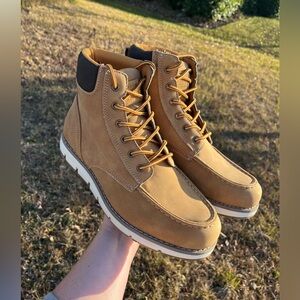 NWOT Levis Mens Dean Oberyn 2 Rugged Casual Boot In Tan/Brown Size 9.5